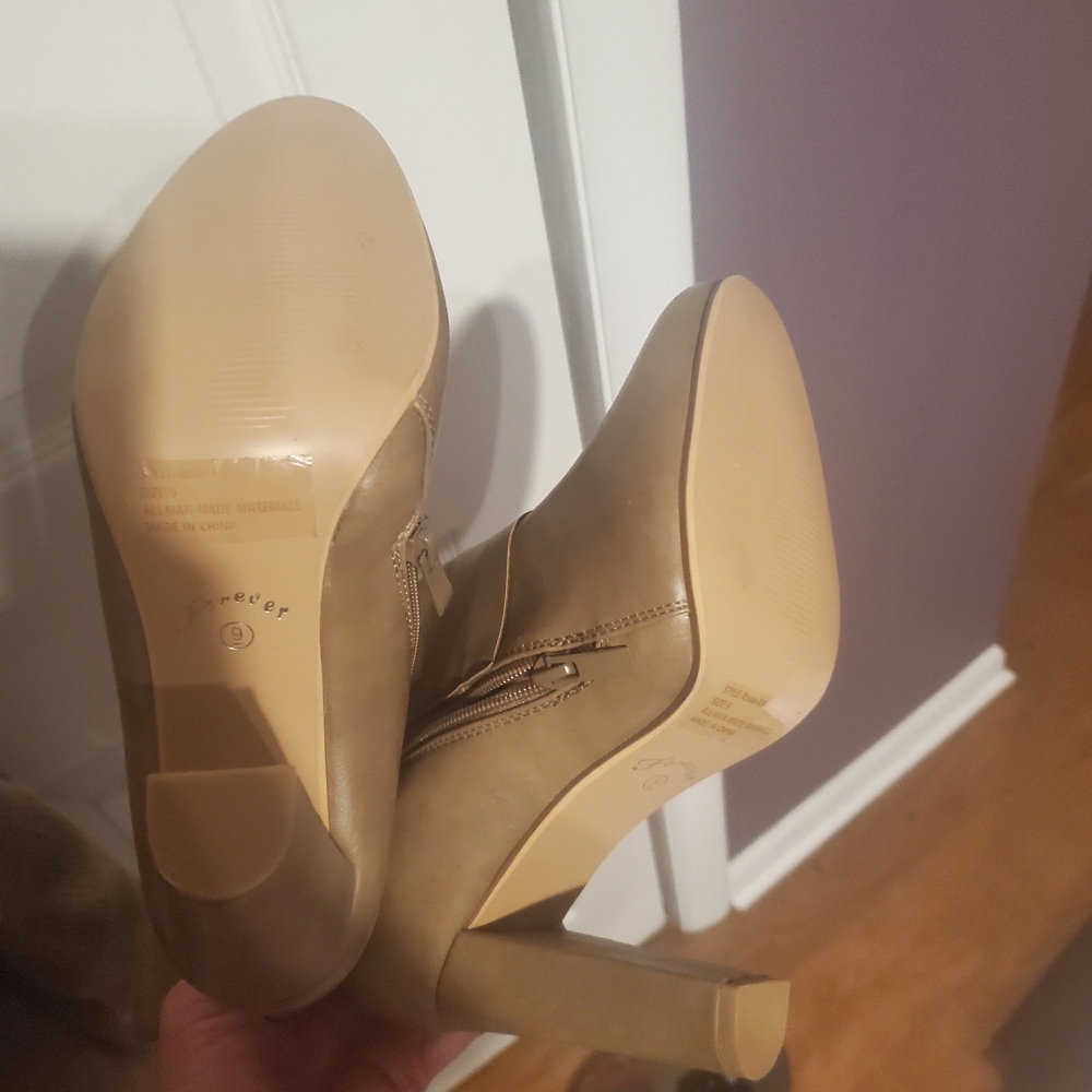 Boots - Picture 3 of 3
